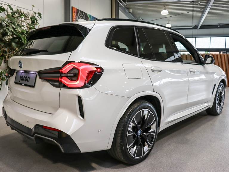 BMW iX3 Charged Plus M-Sport