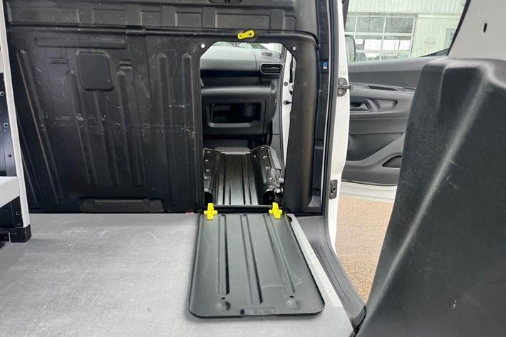 Beige Citroën Berlingo fra 2020