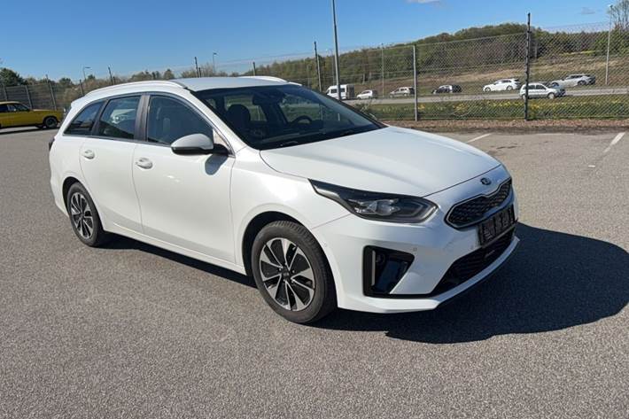 Hvid Kia Ceed fra 2021