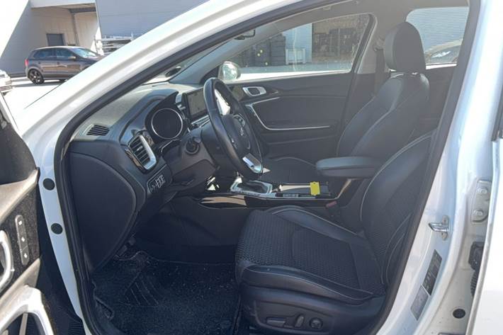 Hvid Kia Ceed fra 2021
