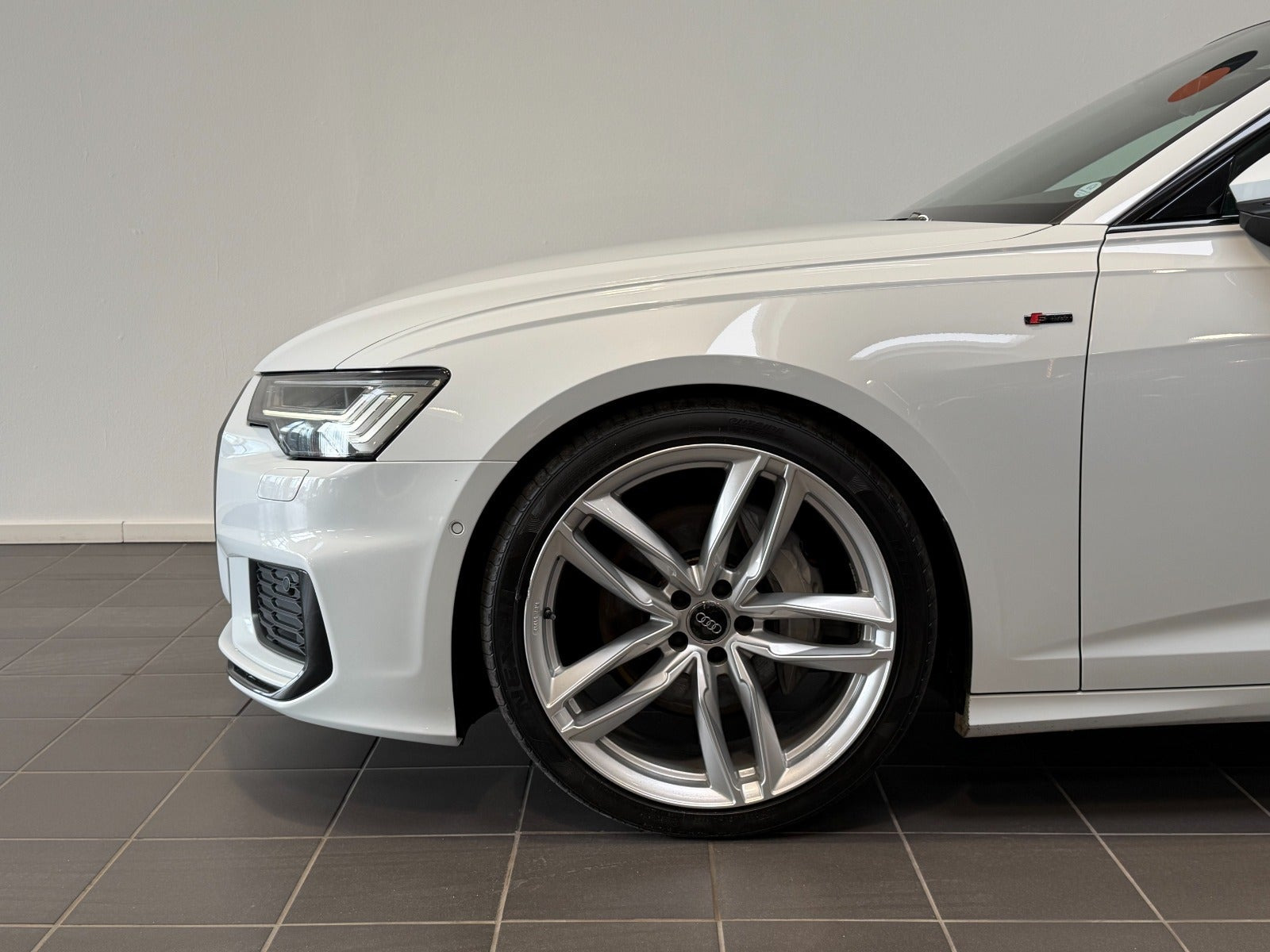 Hvid Audi A6 fra 2019
