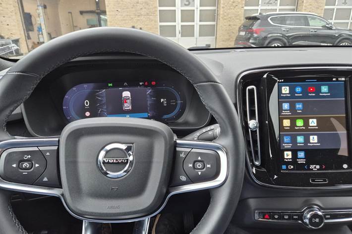 Sort Volvo XC40 fra 2023