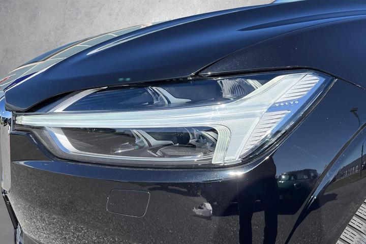 Sort Volvo XC60 fra 2020