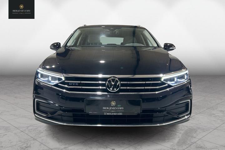 Sort VW Passat fra 2022