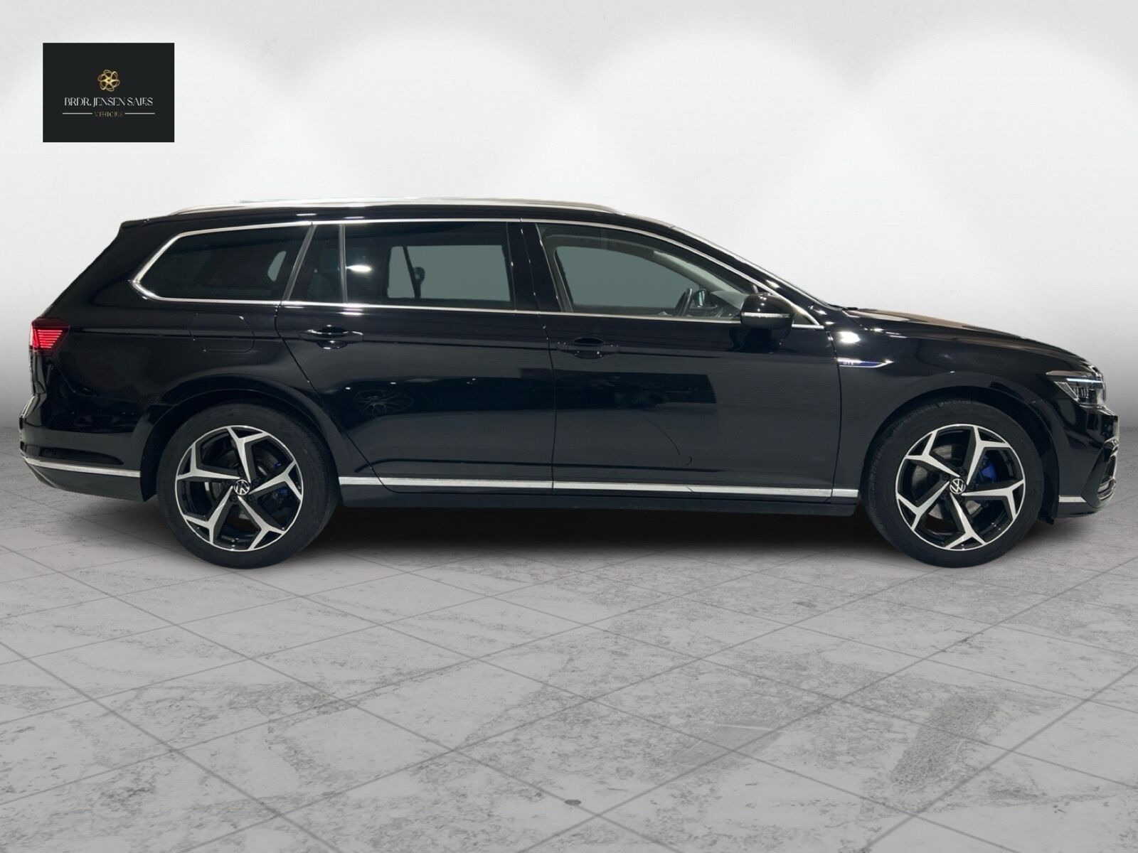 Sort VW Passat fra 2022