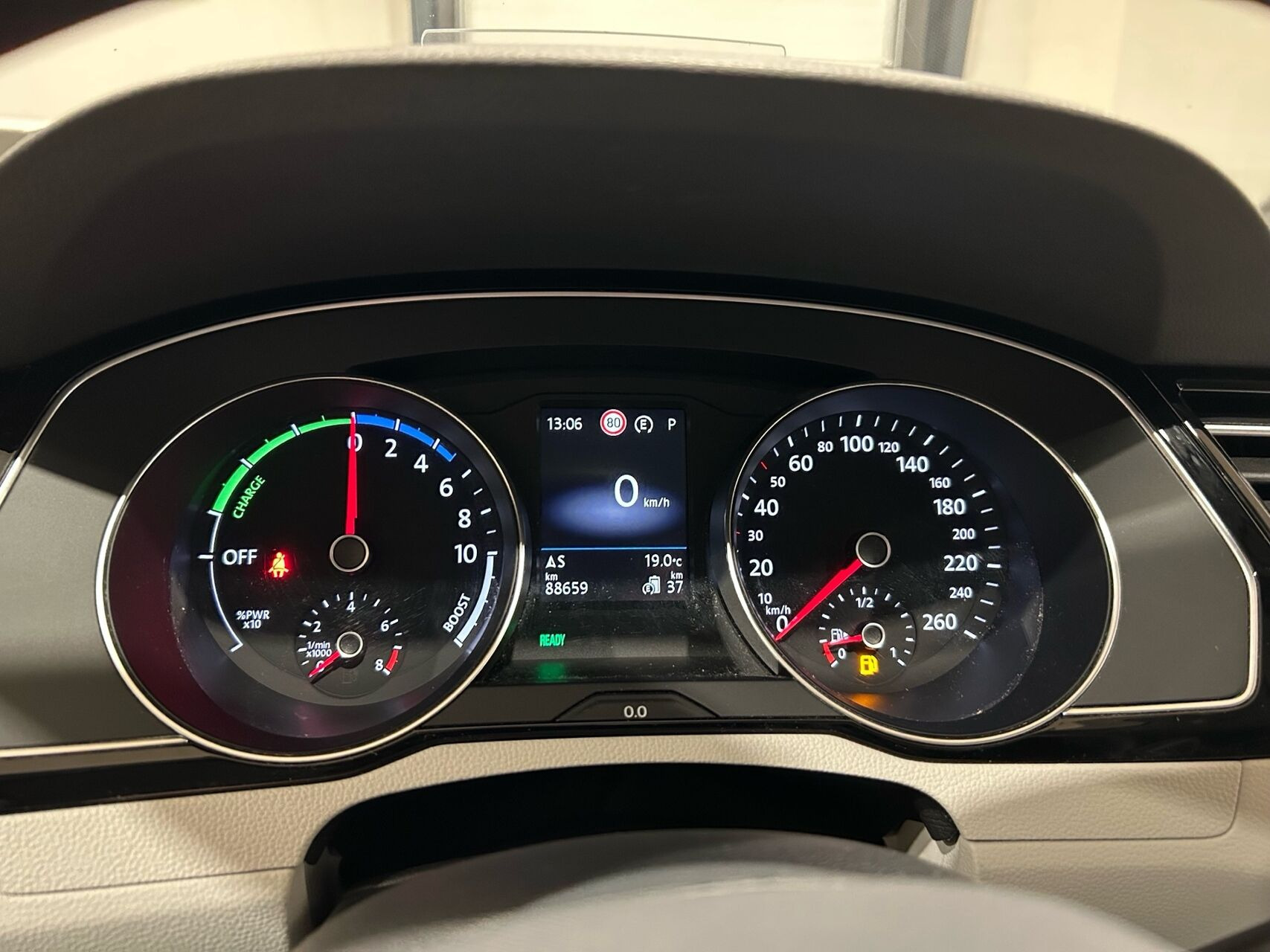 Sort VW Passat fra 2022