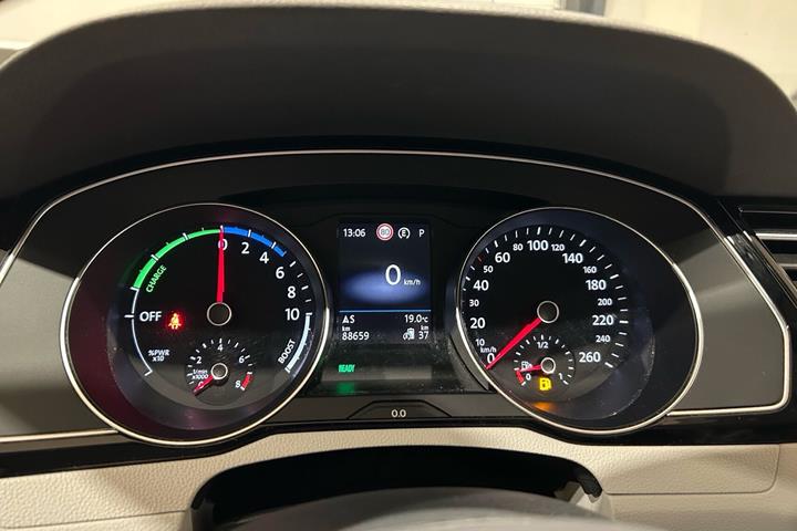 Sort VW Passat fra 2022
