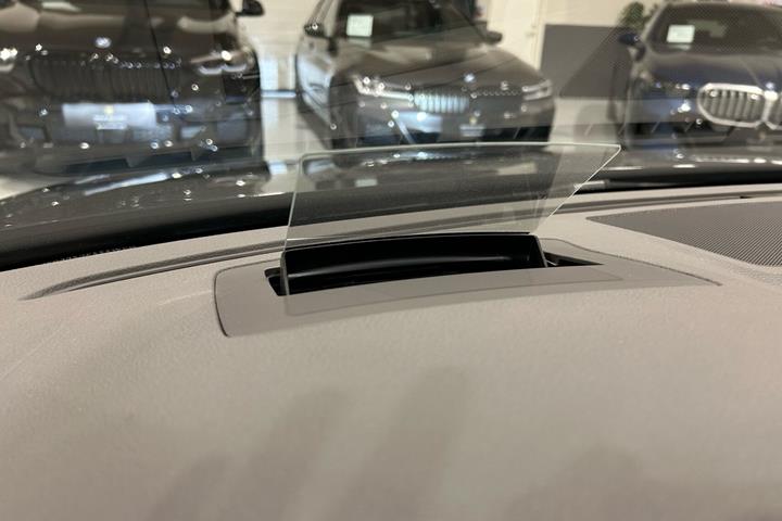 Sort VW Passat fra 2022