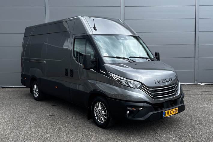 Grå Iveco Daily fra 2025