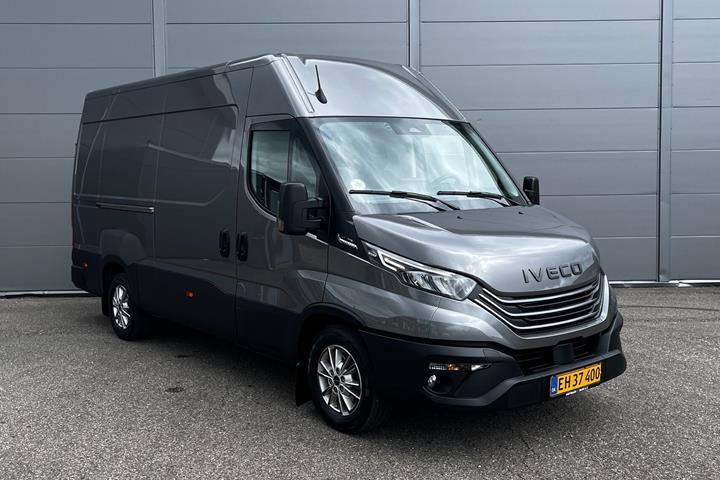 Grå Iveco Daily fra 2025