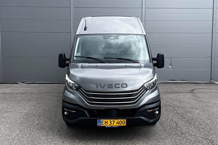 Grå Iveco Daily fra 2025
