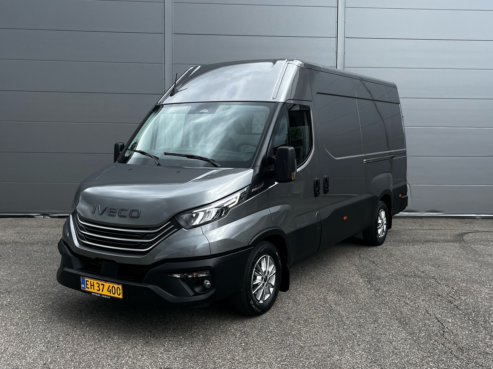 Grå Iveco Daily fra 2025
