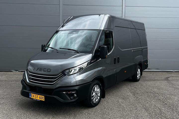 Grå Iveco Daily fra 2025