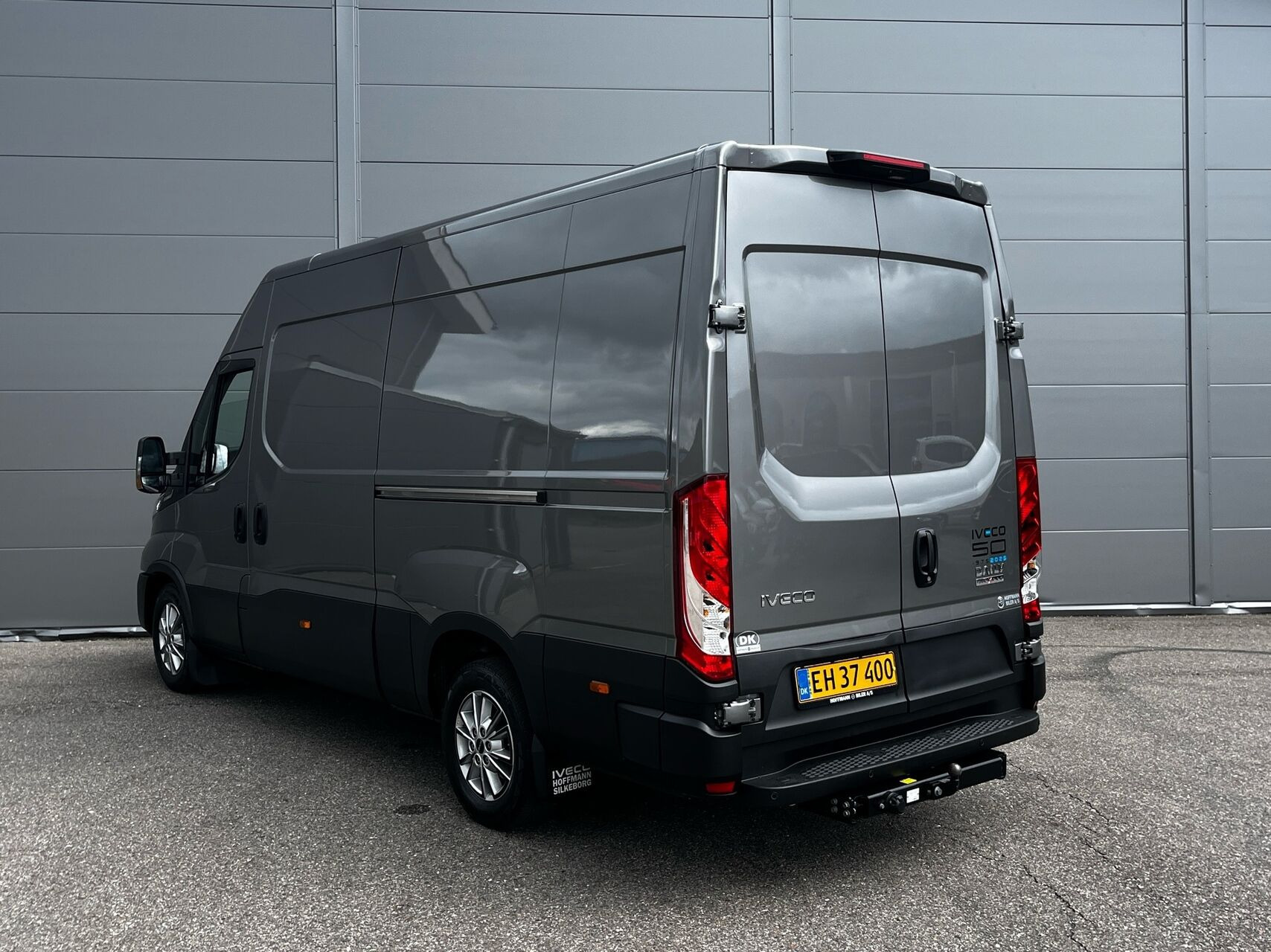 Grå Iveco Daily fra 2025