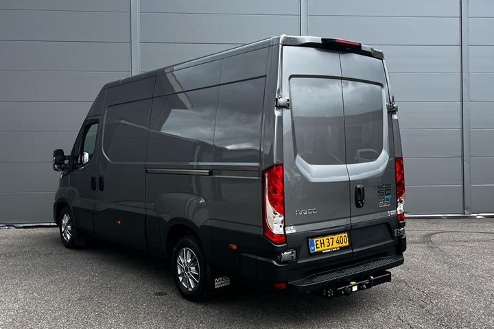 Grå Iveco Daily fra 2025