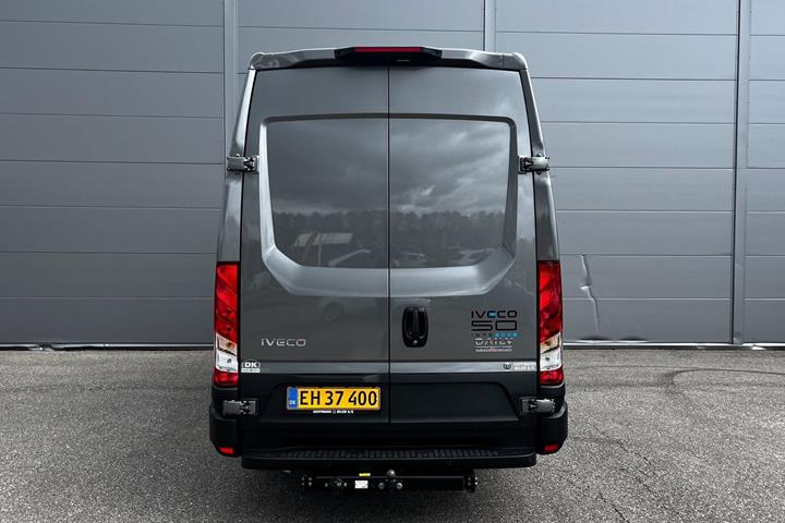 Grå Iveco Daily fra 2025