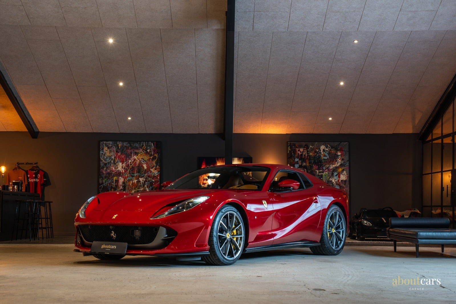 Rød Ferrari 812 GTS fra 2021 set udefra