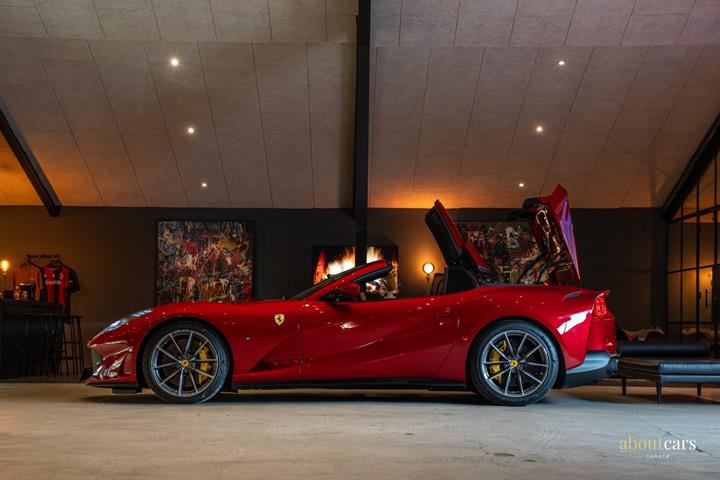 Rød Ferrari 812 GTS fra 2021