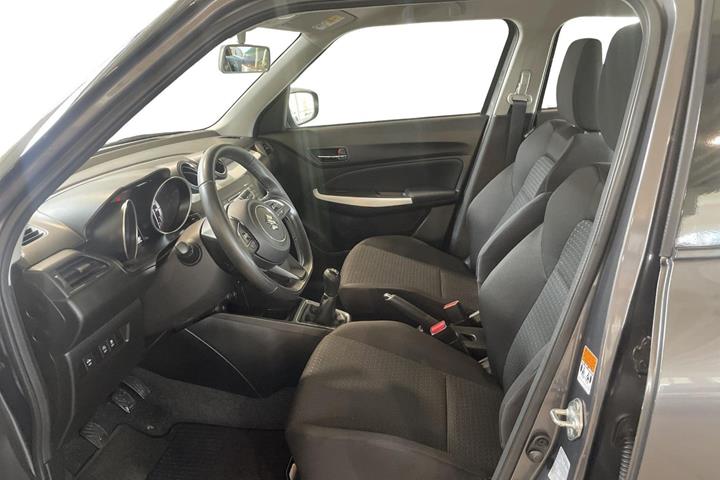 Grå Suzuki Swift fra 2021