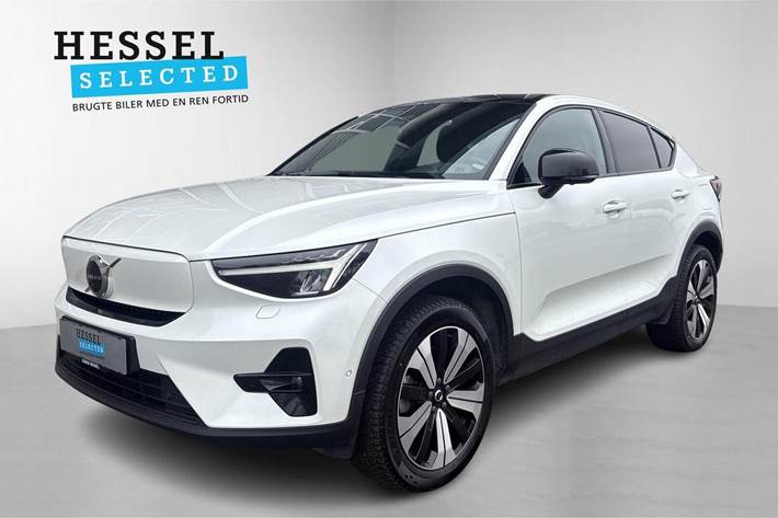 Hvid Volvo C40 fra 2023 set udefra