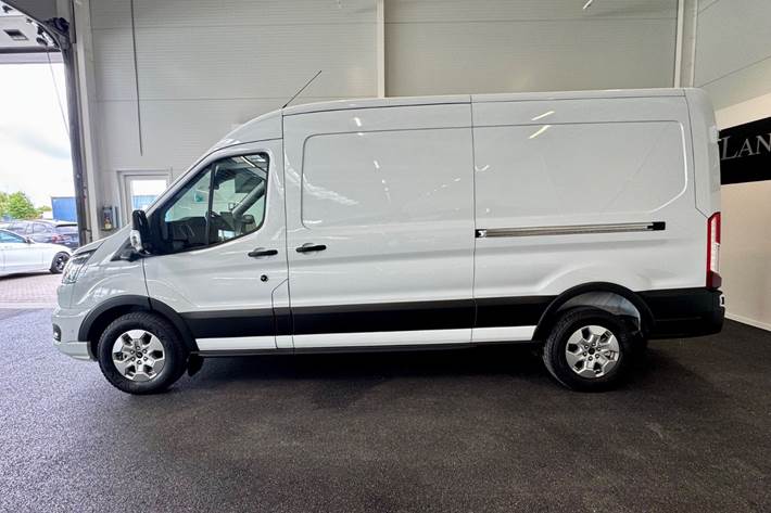 Hvid Ford Transit 350 L2 Van fra 2025