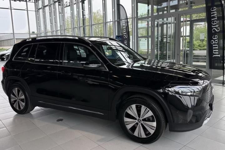 Sort Mercedes EQB250+ fra 2025 set udefra