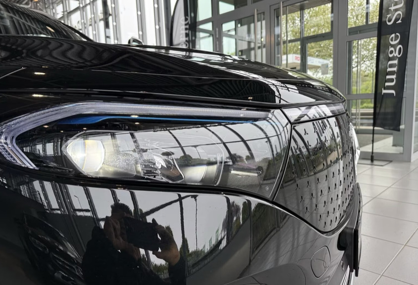 Sort Mercedes EQB250+ fra 2025