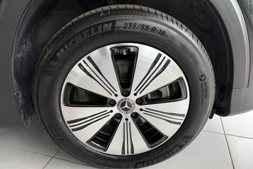 Sort Mercedes EQB250+ fra 2025