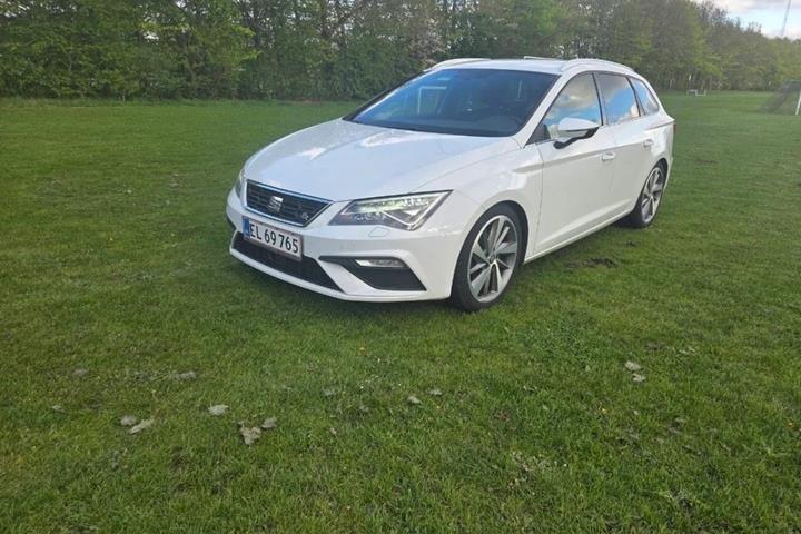 Hvid Seat Leon fra 2018 set udefra