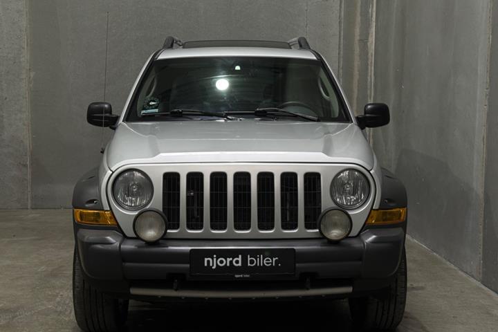undefined Jeep Liberty fra 2007 set udefra