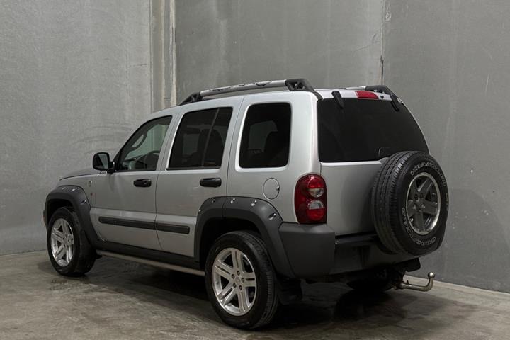 undefined Jeep Liberty fra 2007 set udefra