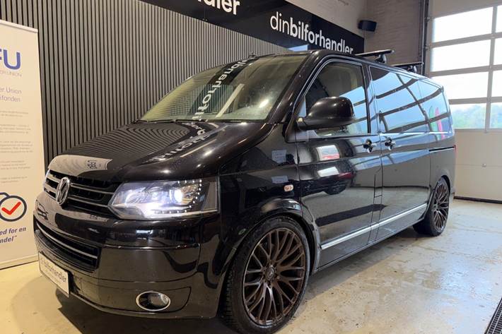 Sort VW Multivan fra 2012