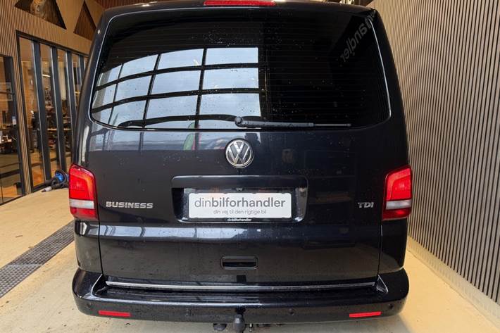 Sort VW Multivan fra 2012