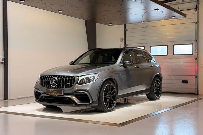 Grå Mercedes GLC63 fra 2018 set udefra
