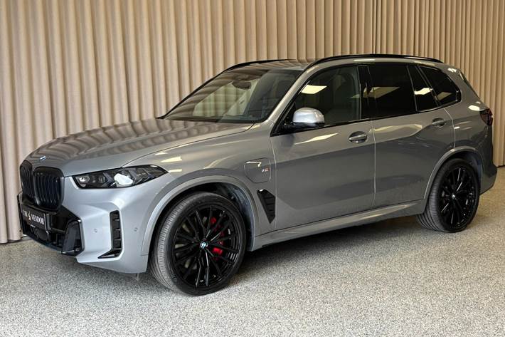 Grå BMW X5 fra 2025