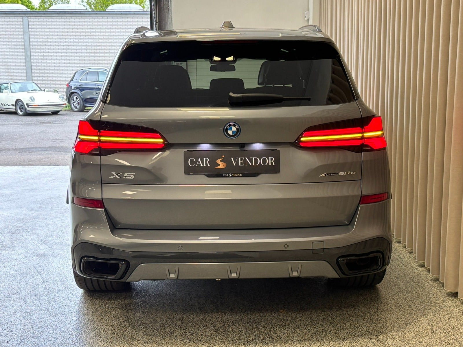 Grå BMW X5 fra 2025