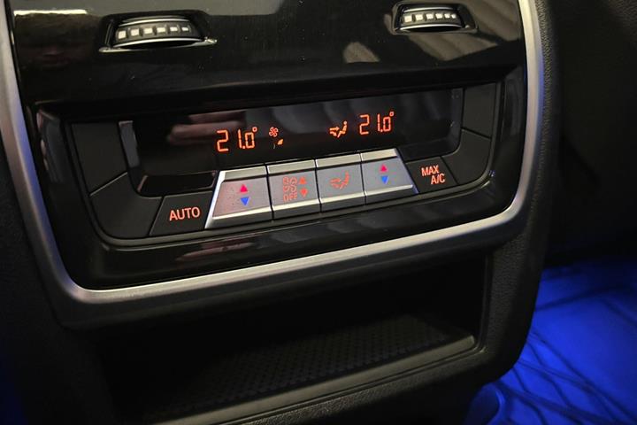 Grå BMW X5 fra 2025