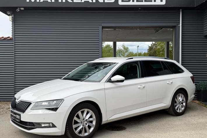 Hvid Skoda Superb fra 2018