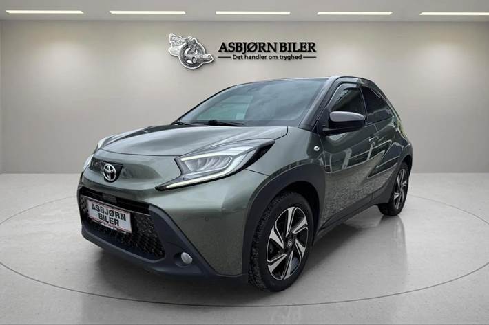 Grøn Toyota Aygo X fra 2022 set udefra