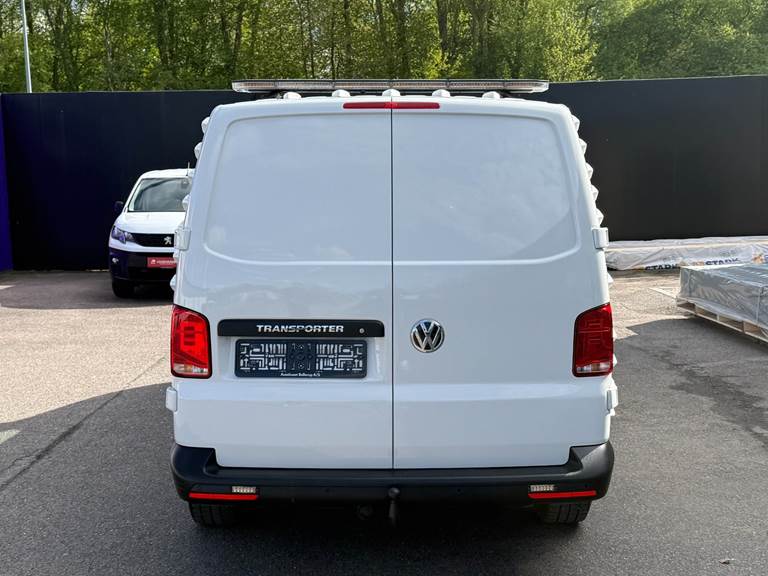 VW Transporter 2,0 TDi 110 Kassevogn lang