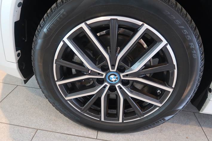 Hvid BMW iX1 fra 2023