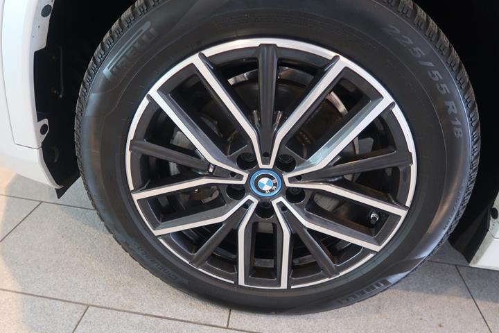 Hvid BMW iX1 fra 2023