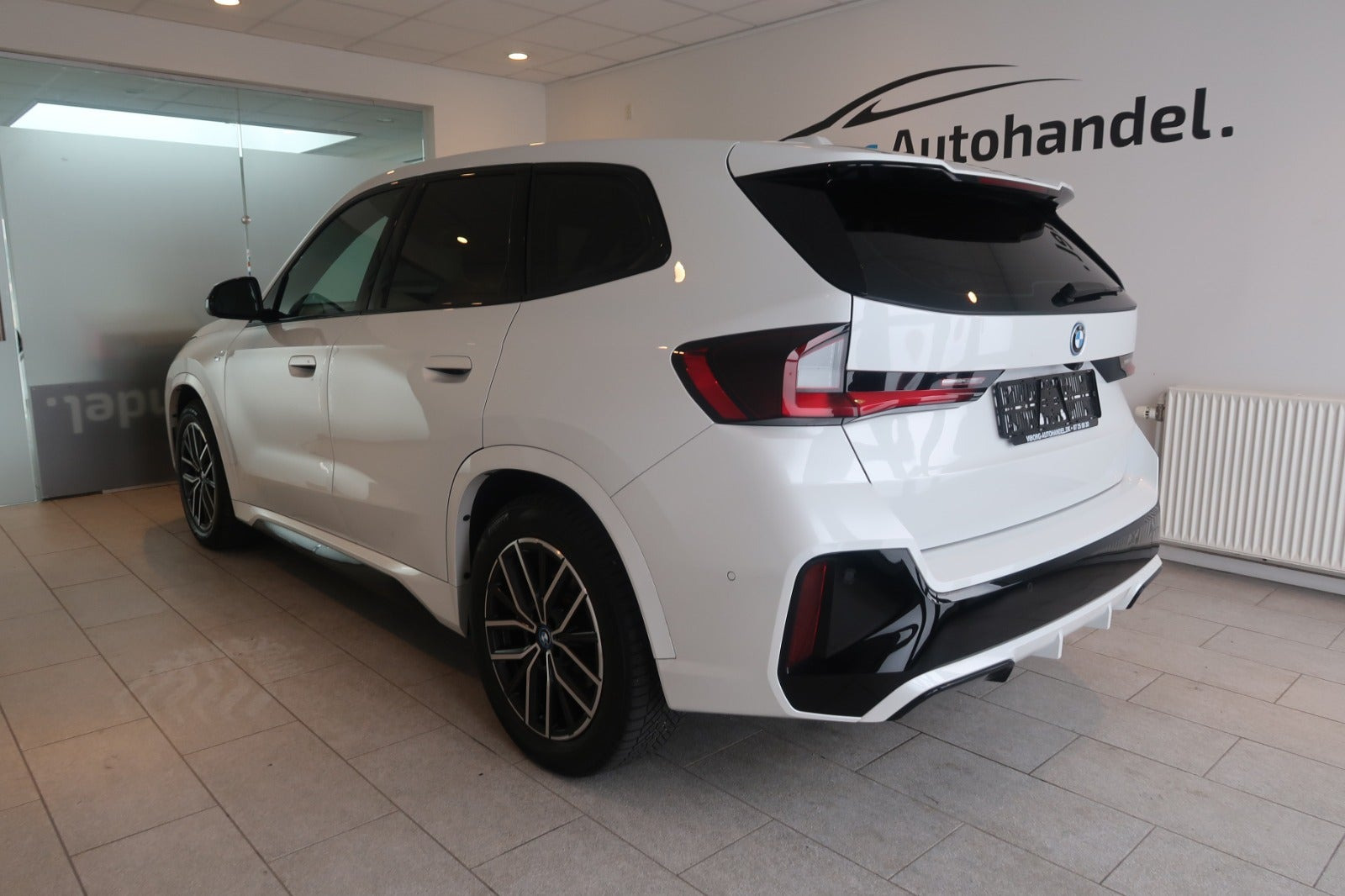 Hvid BMW iX1 fra 2023
