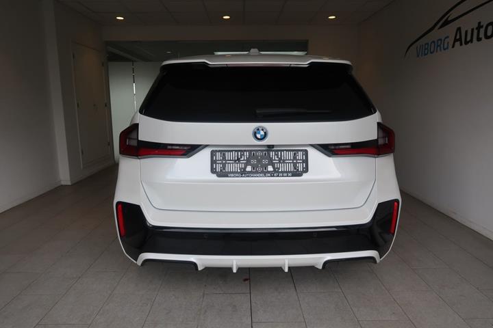 Hvid BMW iX1 fra 2023