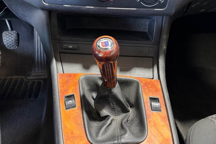 Gul BMW 316Ti fra 2002