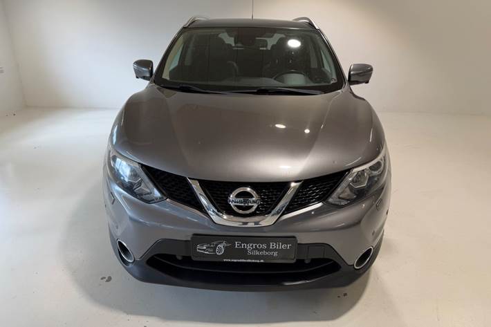 Grå Nissan Qashqai fra 2016
