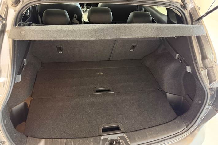 Grå Nissan Qashqai fra 2016