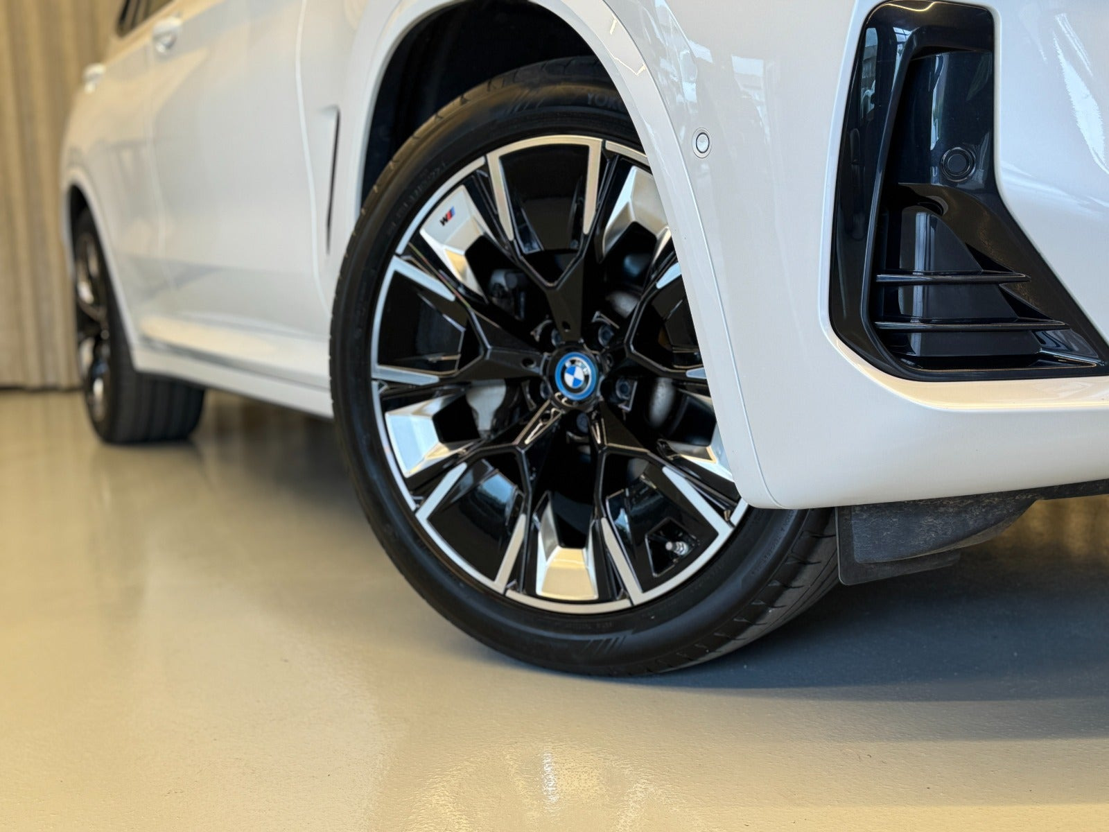 Hvid BMW iX3 fra 2022