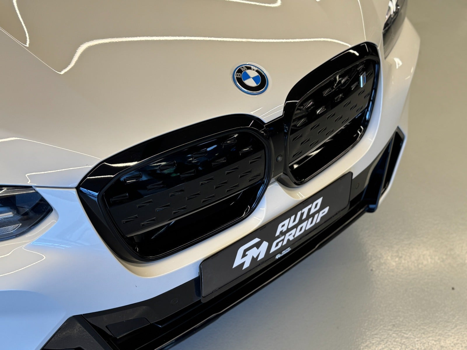 Hvid BMW iX3 fra 2022