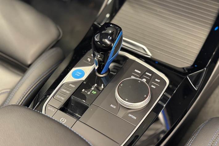 Hvid BMW iX3 fra 2022